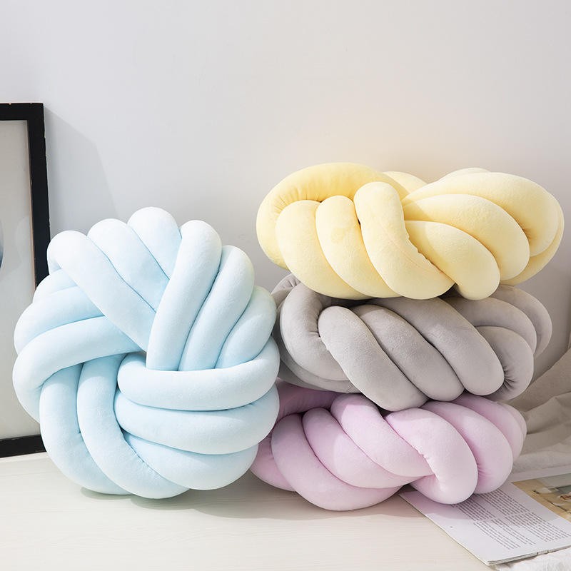 Knot Ball Pillow Cojines